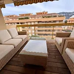 Gran Con Piscina En Apartman *