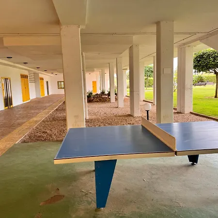 Gran Con Piscina En