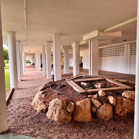 Gran Con Piscina En