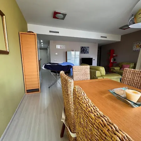 Gran Con Piscina En Appartement